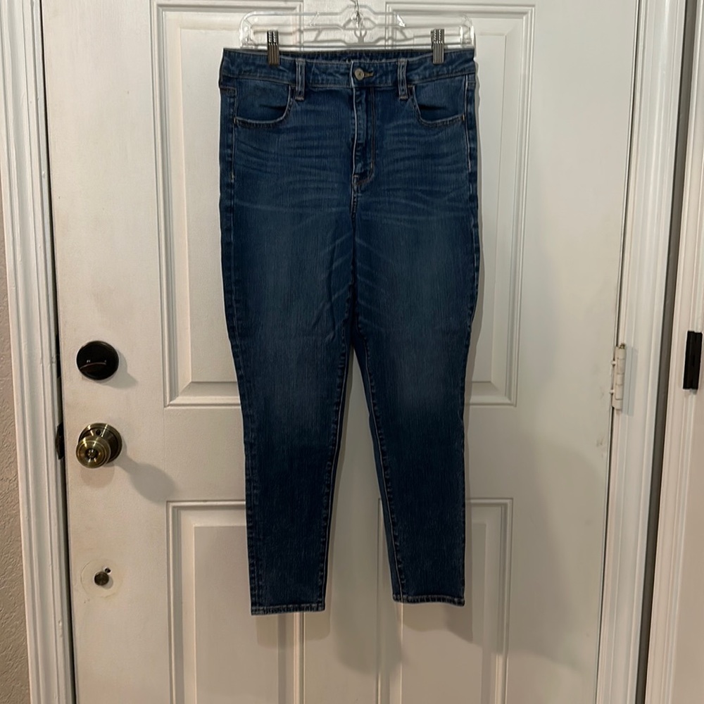 Never worn. American eagle super hi-rise jegging. 360 next level stretch sz10S